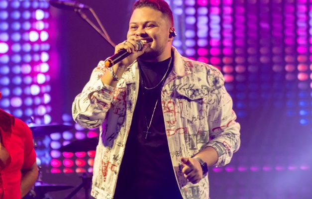 Sertanejo Gabryel Abreu é atração do Arraiá de Aparecida nesta sexta (13/6)