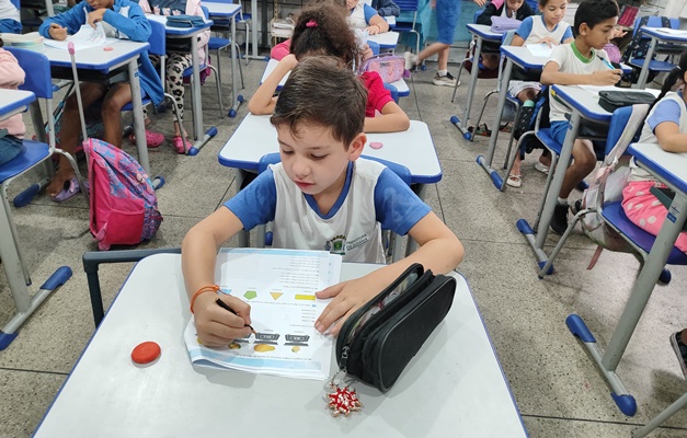Servidores da Educação podem receber bônus de até R$ 10 mil em dezembro