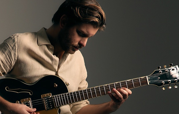Sesc Goiás promove show do português Tiago Nacarato no Teatro Goiânia