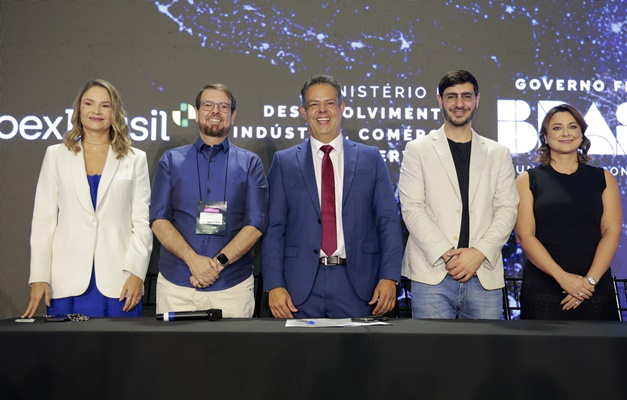 Sessão solene itinerante do Legislativo goiano faz homenagem à Ficomex
