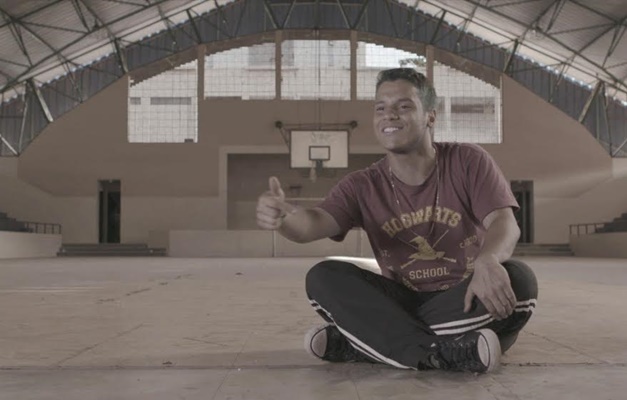 Sessões de cinema exibem documentário para alunos da rede estadual de Goiás