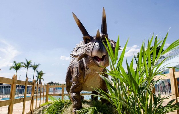Shopping de Goiânia leva dinossauros gigantes para exposição gratuita 