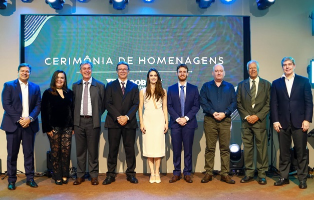 Sicoob Engecred homenageia cooperados que ajudaram a criar a instituição