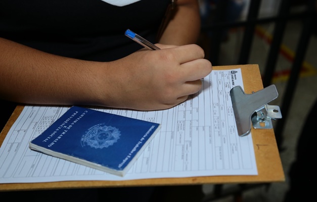 Sime de Aparecida inicia semana com mais de 600 vagas de emprego