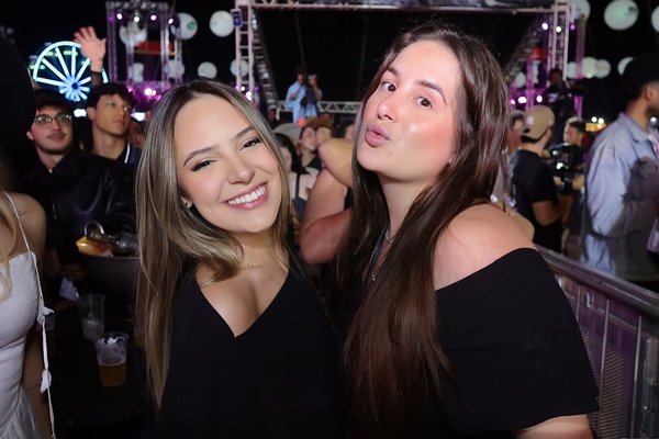 Simone Mendes e Léo Foguete agitam público na Pecuária de Goiânia; veja