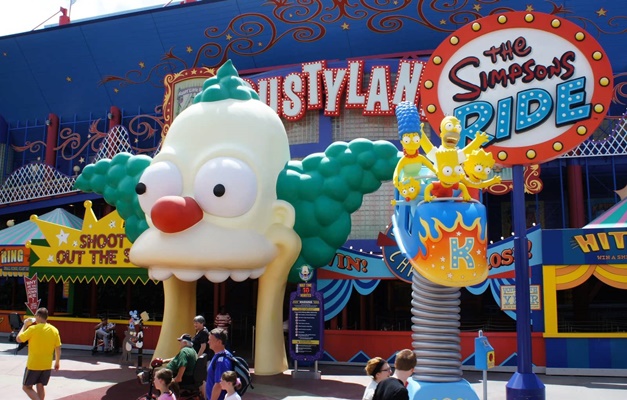 Simpsons e Harry Potter disputam a atenção do público no Universal Studios