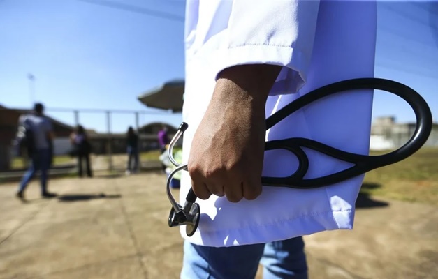 Só quatro em cada dez cursos de Medicina atingem as notas mais altas de avaliação do MEC