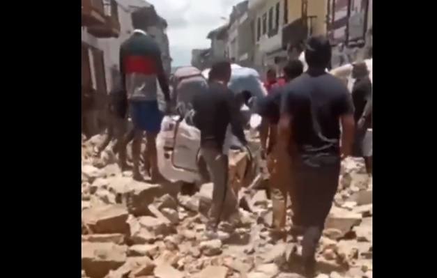 Sobe para 12 número de mortos em terremoto no Equador