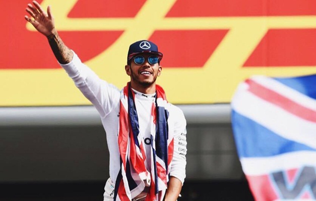 Soberano, Hamilton vence e assume liderança da Fórmula 1