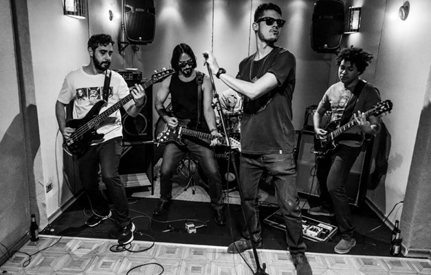 Sósia de Keanu Reeves estrela novo clipe da banda goiana Blowdrivers