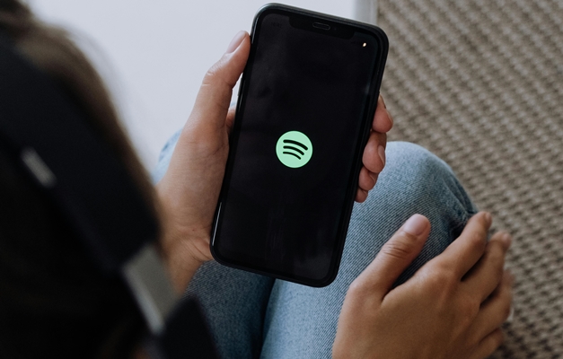 Spotify aumenta preços das assinaturas no Brasil