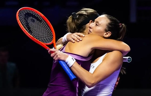 Stefani garante Brasil pela 1ª vez em decisão feminina do WTA Finals
