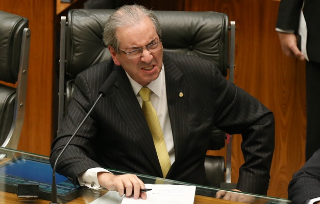 STF decide por unanimidade afastar Cunha da presidência da Câmara e do mandato