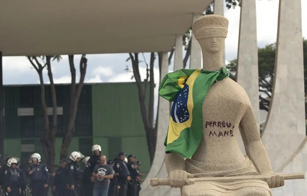 STF nega recurso de mulher que pichou estátua no 8 de janeiro