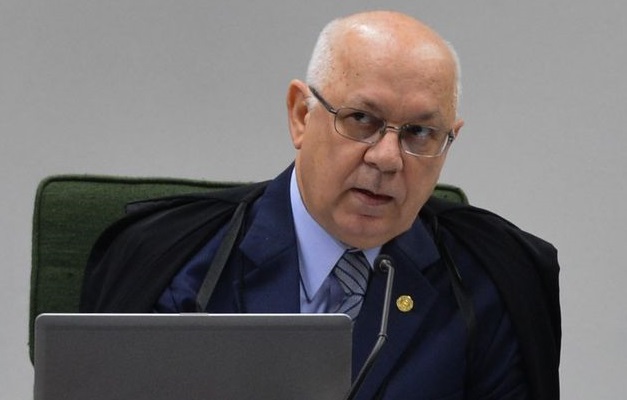 STF suspende rito de Cunha para impeachment