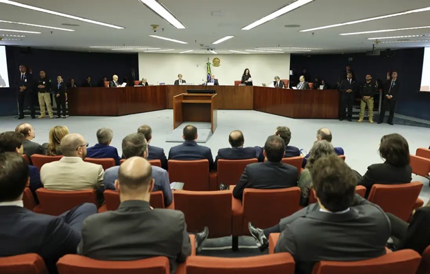 STF terá sessão extra para continuidade de julgamento de Bolsonaro