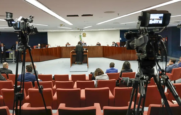 STF torna réus mais sete denunciados por trama golpista e número chega a 21