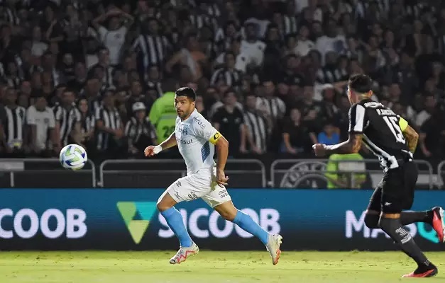 Grêmio vira sobre o Botafogo com três de Suárez e tira Palmeiras da  vice-liderança do Brasileiro - Gazeta Esportiva