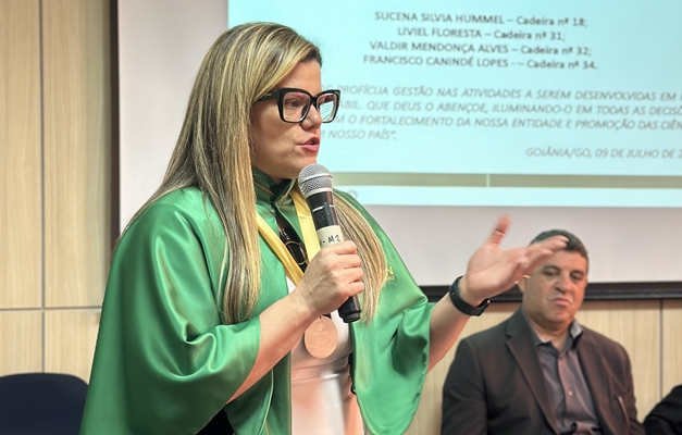 Sucena Hummel toma posse na Academia Goiana de Ciências Contábeis