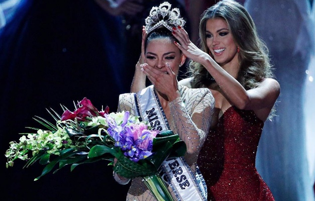Sul-africana Demi-Leigh Nel-Peters é coroada Miss Universo 2017