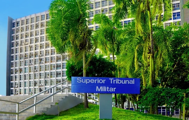 Superior Tribunal Militar deverá julgar perda de patente de Bolsonaro 