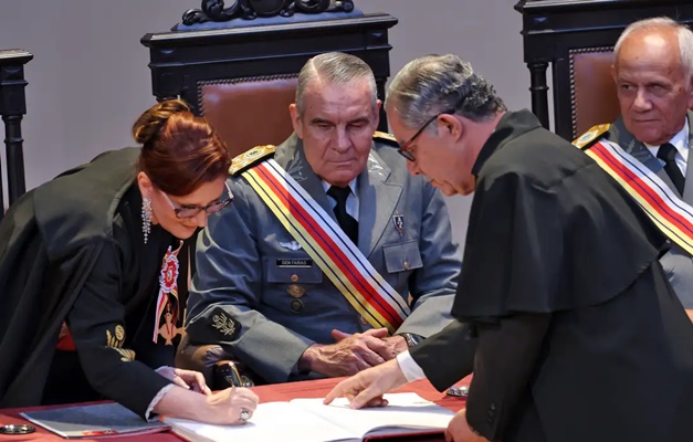 Superior Tribunal Militar diz que Bolsonaro pode responder por crime militar