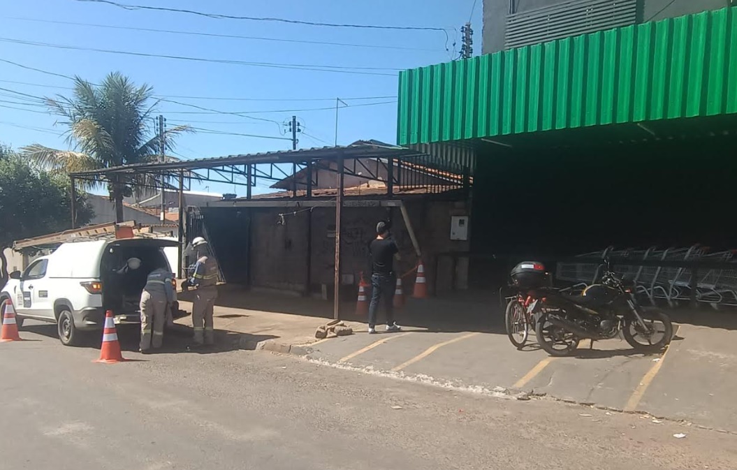 Supermercado de Trindade é alvo de operação contra furto de energia