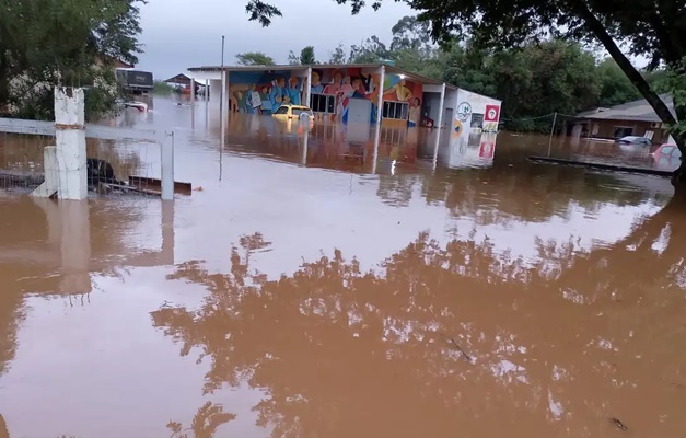 Suspeitas de leptospirose no RS devem receber tratamento imediato