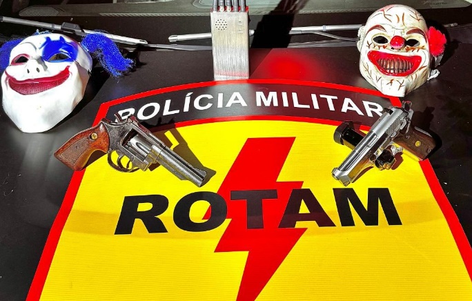 Suspeitos em caminhonete roubada morrem em confronto com a Rotam em Goiânia