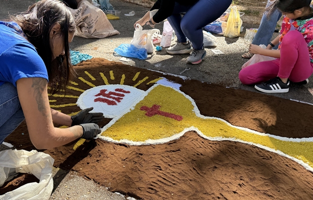 Tapetes de fé: a tradição de Corpus Christi no coração de Goiânia