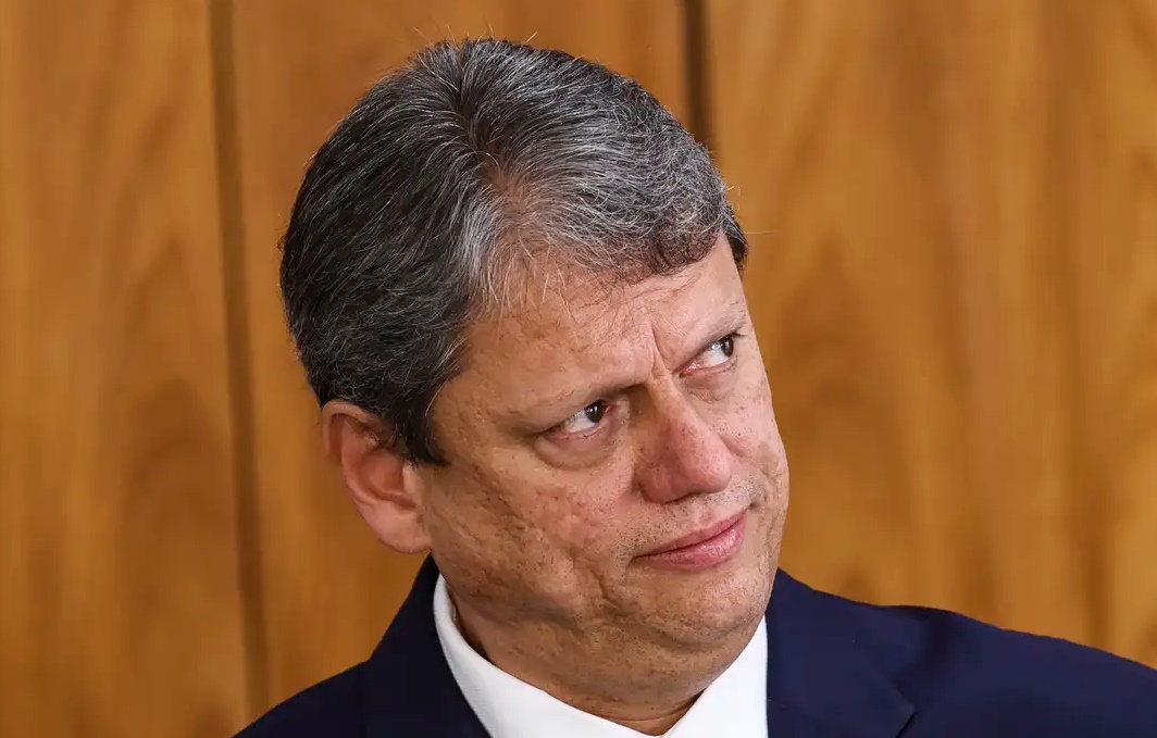 Tarcísio fortalece imagem pelo País, mas enfrenta desgaste em SP