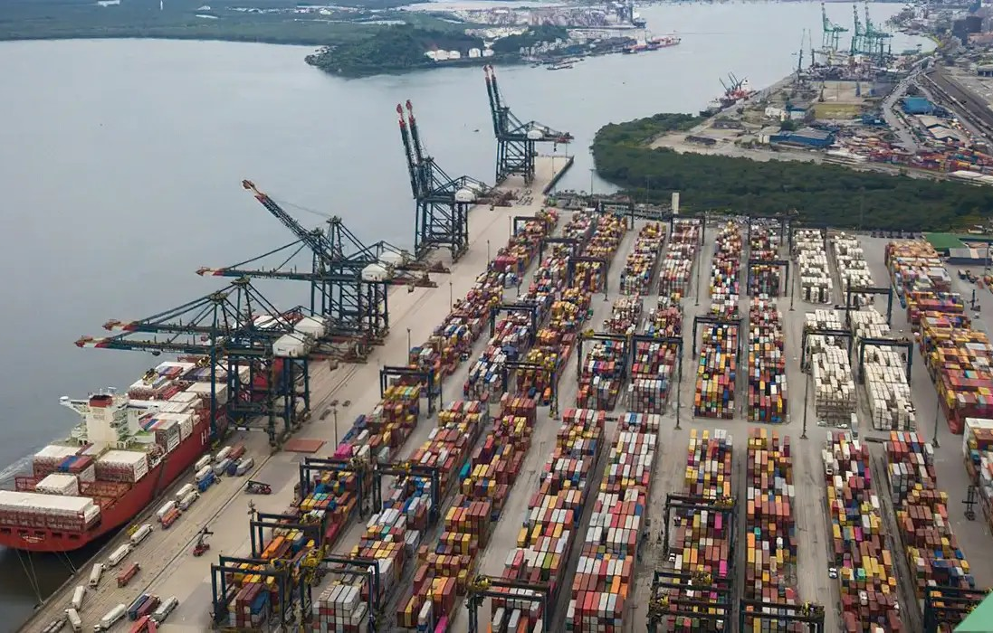 Tarifaço sobre parte de exportações brasileiras entra em vigor