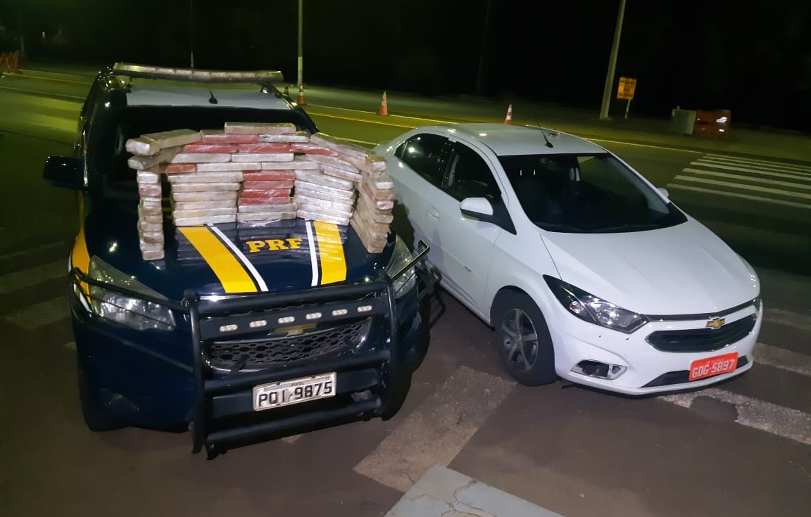Taxista é preso com 50 quilos de maconha em Uruaçu