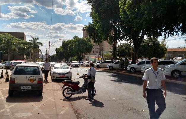 Taxistas realizam nova manifestação contra Uber em Goiânia