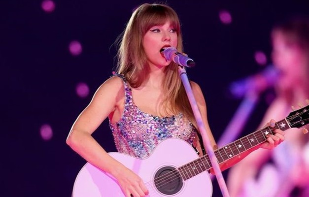 Taylor Swift: Polícia revistou 300 e deteve 26 cambistas na fila da compra de ingresso em SP