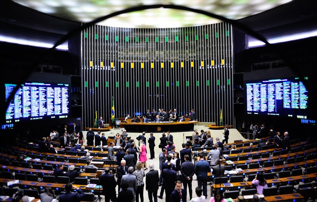 TCU entrega ao Congresso parecer pela rejeição das contas de 2014 de Dilma