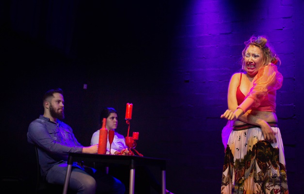 Teatro Norval Berbari recebe Cabaré Cultural da Sem Nome Cia Teatro