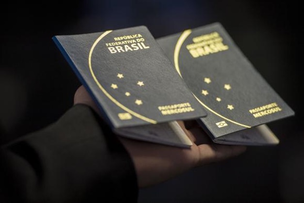 Temer sanciona projeto que libera R$ 102 milhões para emissão de passaporte