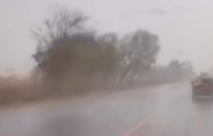 Tempestade e forte ventania são registradas em Araguapaz neste domingo 