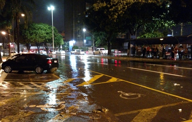Tempestades devem prosseguir em Goiânia, afirma Climatempo
