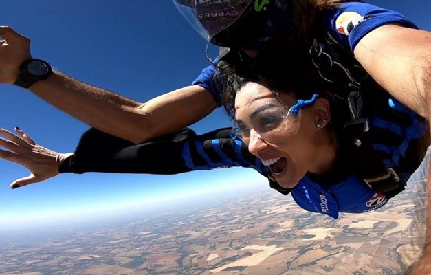 Terapeuta organiza salto de paraquedas em Anápolis em prol da saúde mental