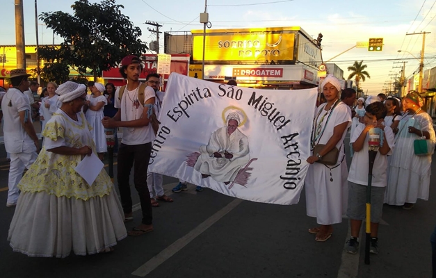 Terreiros realizam procissão em homenagem aos Pretos Velhos em Goiânia 