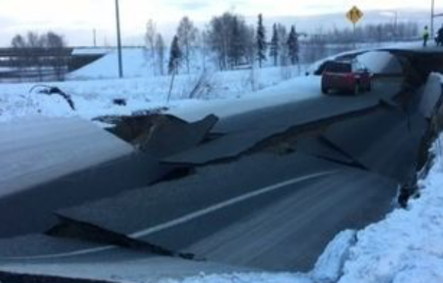 Terremoto de magnitude 7,2 atinge o Alasca e provoca alerta de tsunami