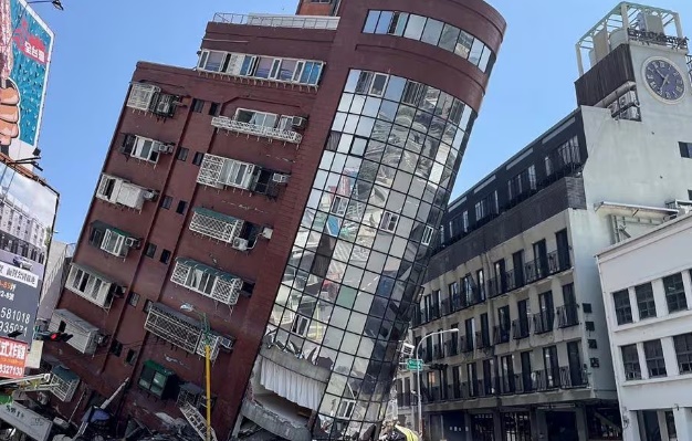 Terremoto mais forte em 25 anos em Taiwan deixa nove mortos e mais de 800 feridos