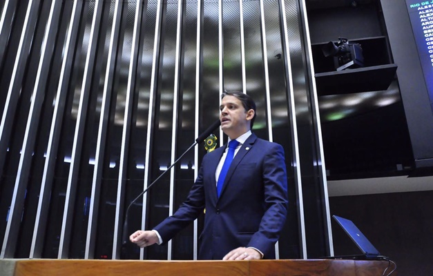 Thiago Peixoto defende Marconi Perillo na Câmara dos Deputados