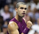 Alcaraz arrasa italiano, vai às oitavas do US Open e supera marca de Djokovic