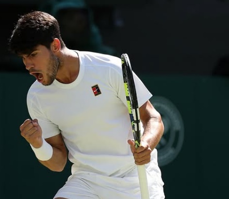 Alcaraz supera Fritz em 4 sets e vai buscar 3º título consecutivo em Wimbledon