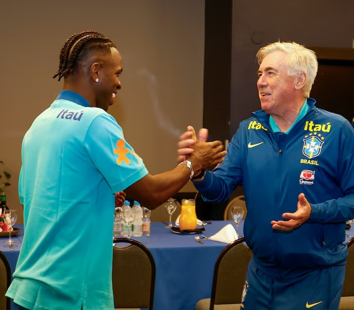 Ancelotti recebe jogadores da seleção em São Paulo para jogos das Eliminatórias da Copa