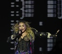 Areia da praia do show da Madonna é vendida por até R$ 50