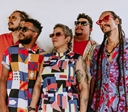 Banda Calorosa faz show tropical em bar de Goiânia